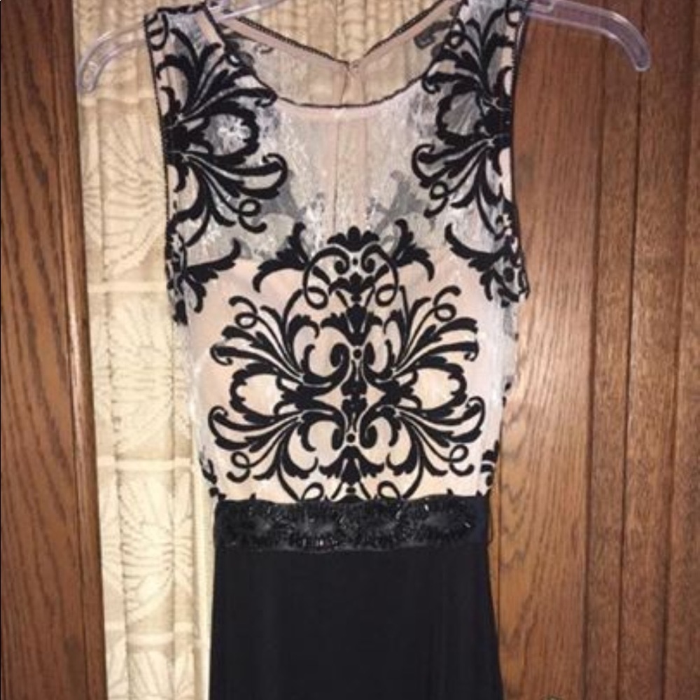 Betsy & Adam Formal Maxi Size 4